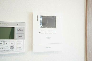 モニター付きインターホンのため、来客を確認できます。