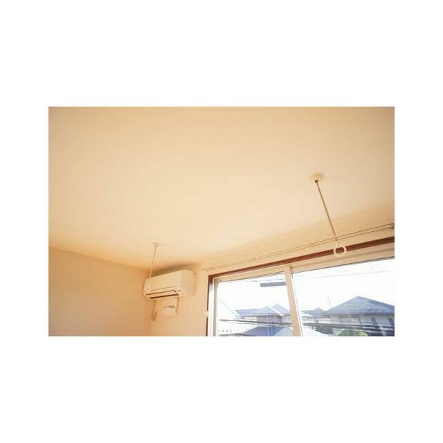 【ホスクリーン】部屋干しに便利な室内物干付きで雨の日や外出時も安心して洗濯物が干せます◎