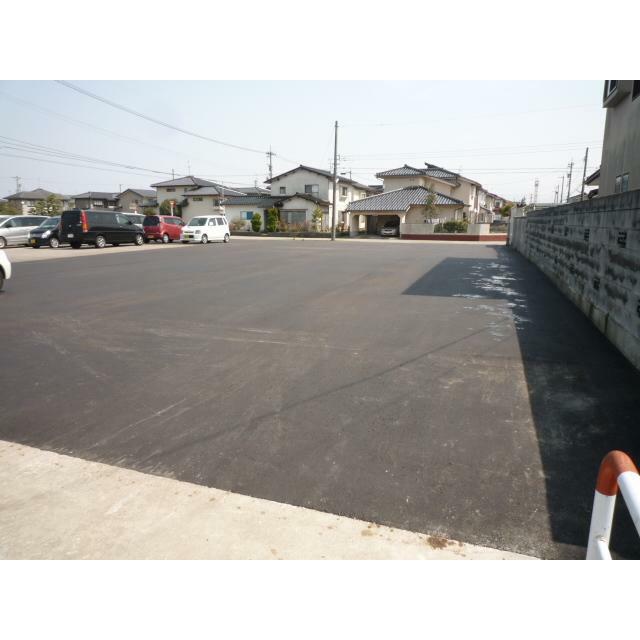 駐車場２台分のスペースを確保しています♪