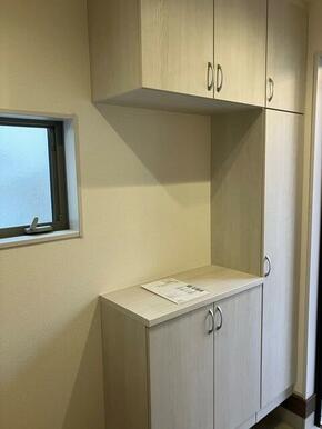 天気や用途に合わせた靴選びも楽々、シューズクローゼット設置（1号棟）