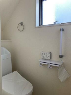 トイレでの転倒リスクを減らしてくれる手すり付き（2号棟）