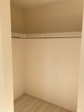 普段着もお気に入りの1着もここに収納！（2号棟）