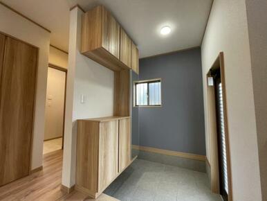 玄関を広く利用できるようシューズボックスを完備！