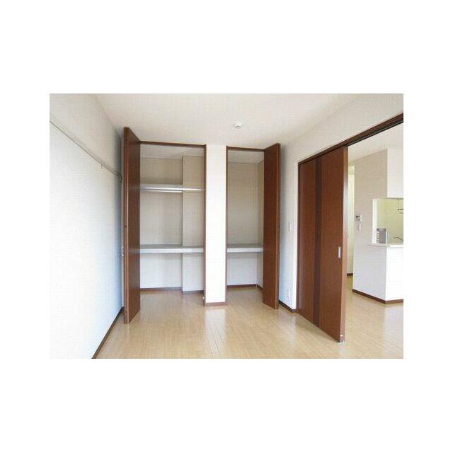 収納は棚付きでございます