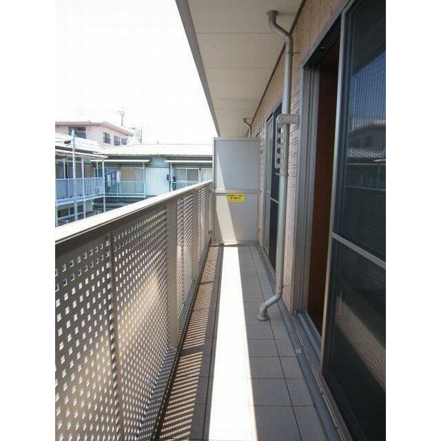 リビングから洋室へ続くバルコニー