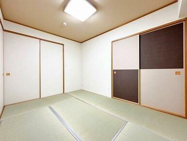 「和室」６帖の広さです。畳表替え、襖交換、照明交換等を行いました。