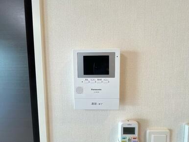来訪者を確認できるモニタ付きインターホン♪