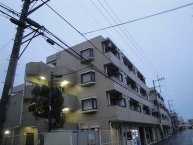 外観　夕景