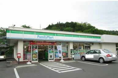 ファミリーマートかぶとや都留店