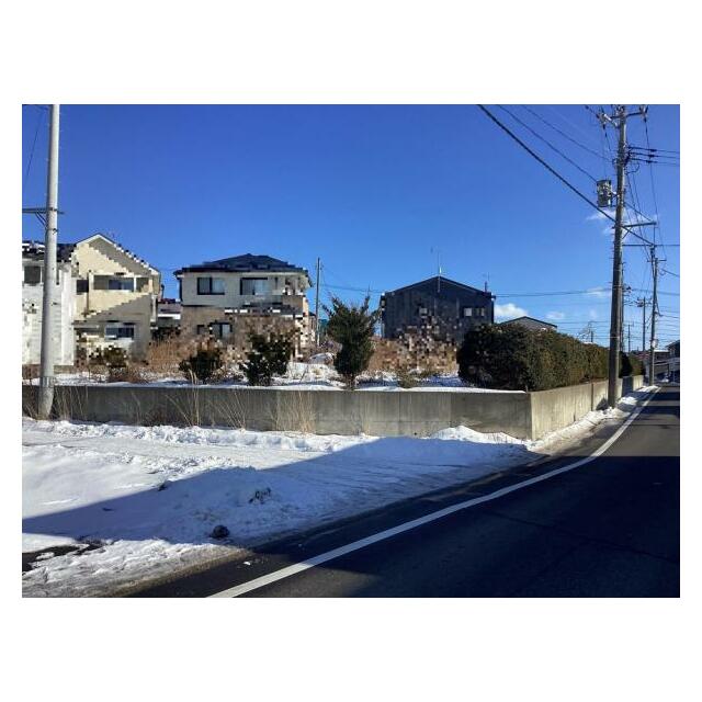 西側から現地を撮影。西側にも土留めあり。