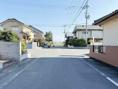 前面道路 南東向き