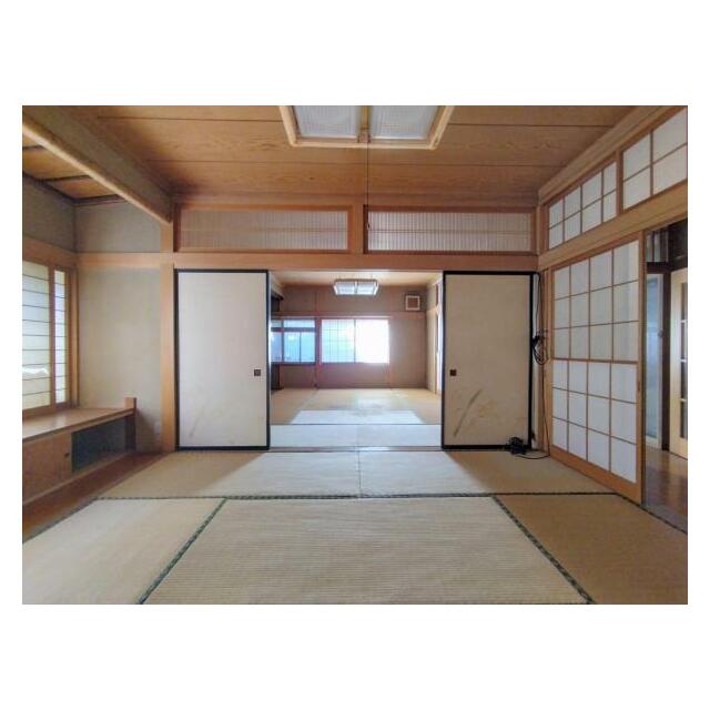 建物東側にある続き間の和室部分です。