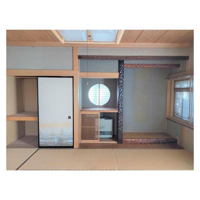 飾り窓があります。