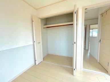 「2階北側洋室」クローゼットがございます。