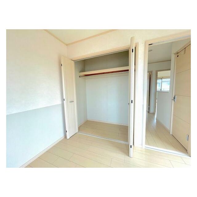 「2階北側洋室」クローゼットがございます。