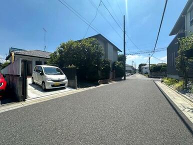 前面道路（北西側）