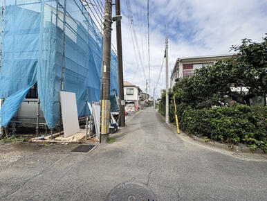 前面道路※10月上旬撮影