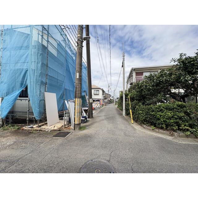 前面道路※10月上旬撮影