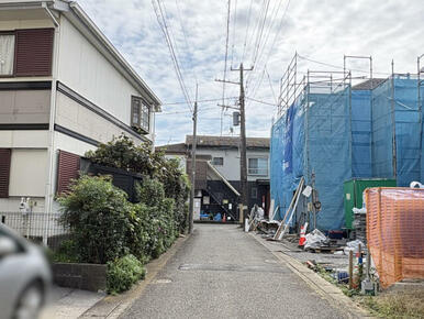 前面道路※10月上旬撮影