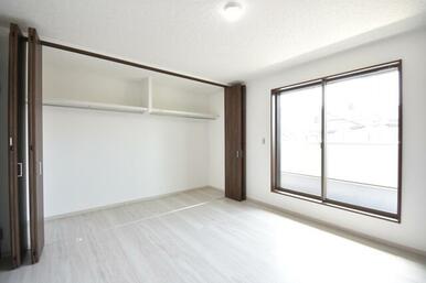 広々としたクローゼット付き！　２Ｆ寝室８帖