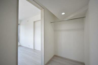 ウォークインクローゼットあり！お荷物スッキリ片付きます♪