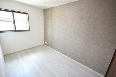 アクセントカラーがオシャレ！　２Ｆ洋室５帖