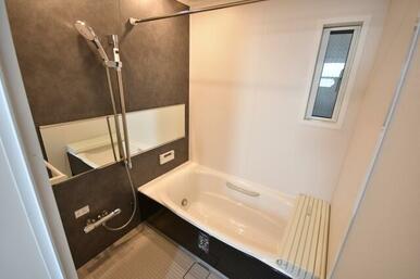 追炊き機能浴室暖房乾燥機付き！ １坪タイプの浴室です♪