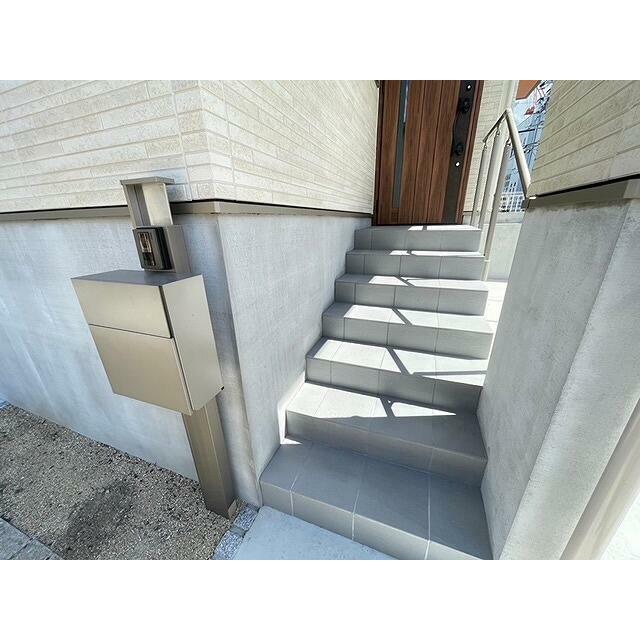 郵便受け・玄関階段