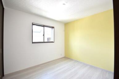 アクセントカラーがオシャレ！　２Ｆ洋室５．３帖