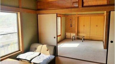 二階の続き和室は広々と使用できます。