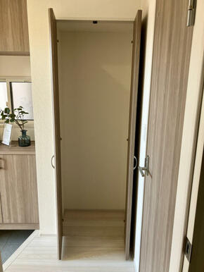 【1階 玄関 収納】