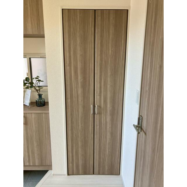 【1階 玄関 収納】