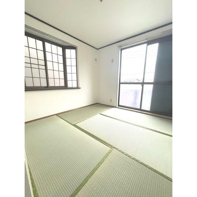 大き目の出窓で風通し良好