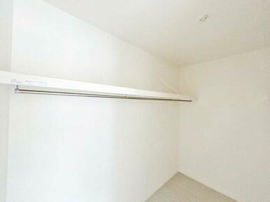 2階には大容量のW.I.Cがあり、お気に入りの洋服を綺麗に収納できます（施工例）