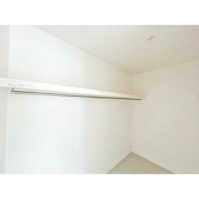 2階には大容量のW.I.Cがあり、お気に入りの洋服を綺麗に収納できます（施工例）