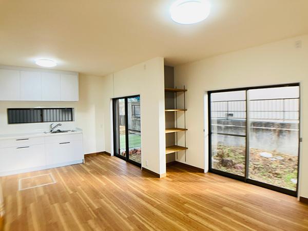 名古屋市緑区 鳴海町字尾崎山 (有松駅) 3階建 4LDKの写真