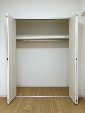 洋室2クローゼット