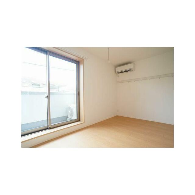 エアコン付洋室♪雨の日に重宝する室内物干フックもございます♪