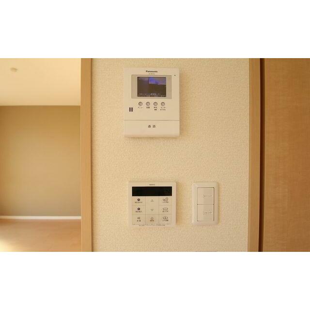 来訪者を事前に確認できる『カラーＴＶモニターホン』