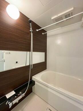 アクセントパネルを採用、浴室乾燥暖房機付きです。