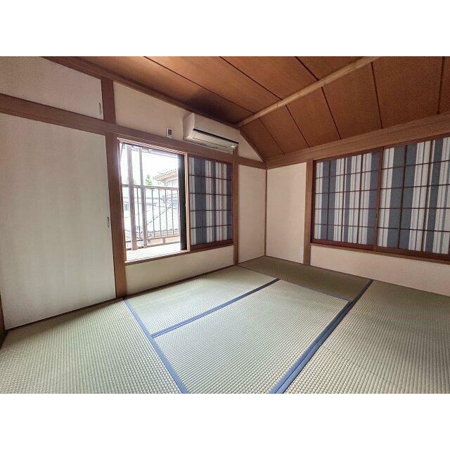 和室ならではの温かな和の空間で寛ぎの時間を過ごせます