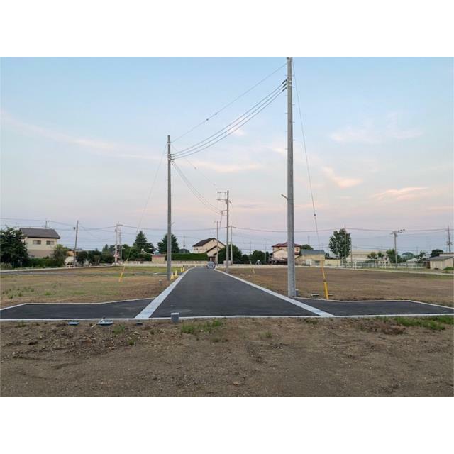 【分譲地全景（1）】開発分譲地に綺麗な街並みと新しいコミュニティが生まれます。