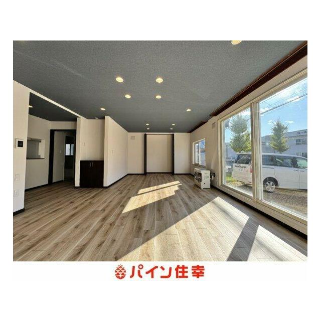 南西向きで日当たり良好なリビング