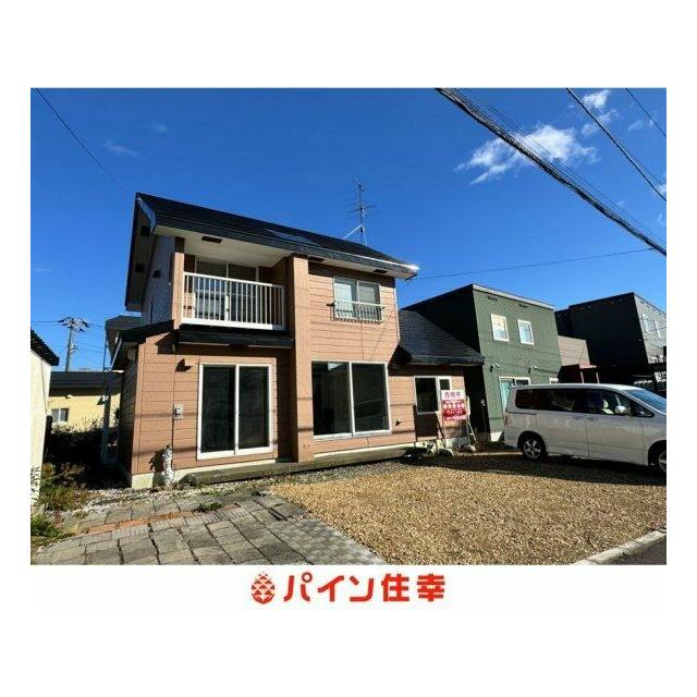 前面が駐車場となっております。