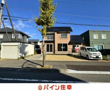 車庫＋3～4台駐車可能です。