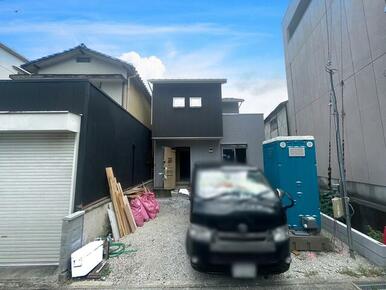 【建築中】スーパーやコンビニ、薬局が徒歩７分圏内！毎日のお買い物に嬉しい距離です。