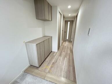 玄関ホール「明るい印象で広々としているのが魅力です。」