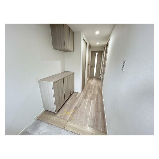 玄関ホール「明るい印象で広々としているのが魅力です。」