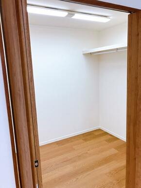 「オープンクローゼット」たなもついております