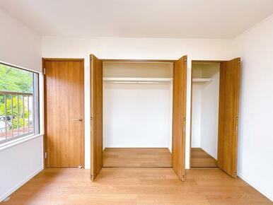 「２階東洋室」収納が2つございます